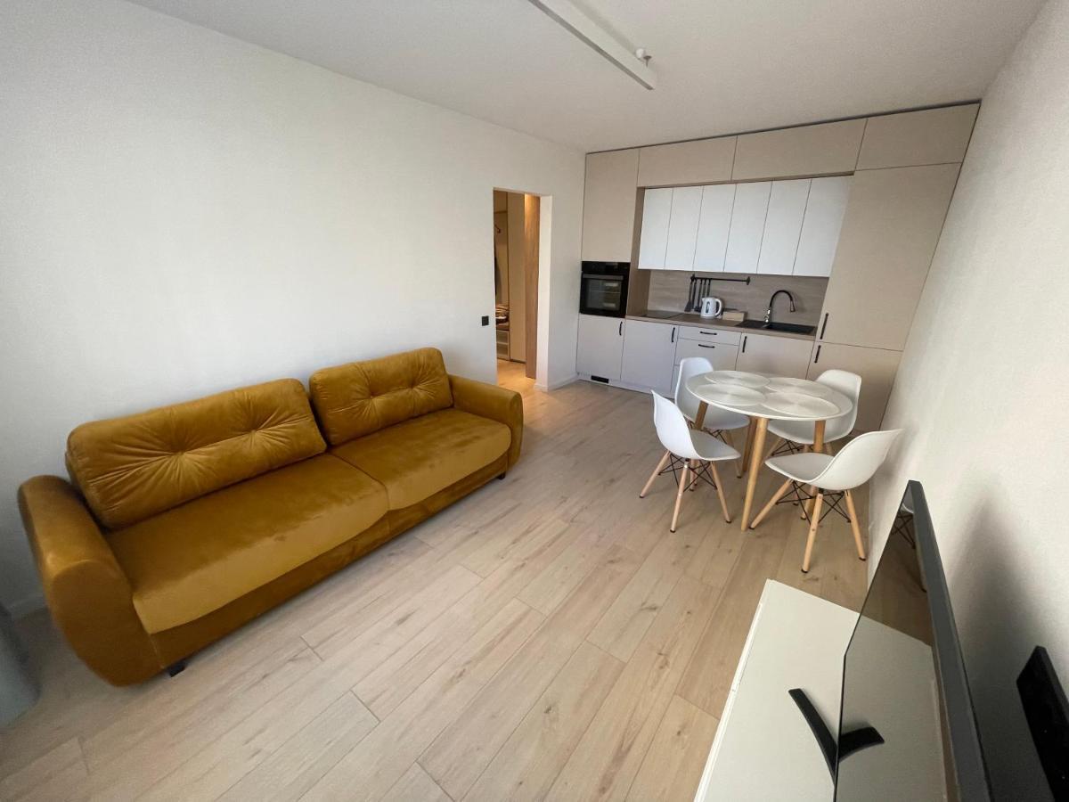 Mb Livinga Apartamentai Taikos G Mažeikiai Exterior foto